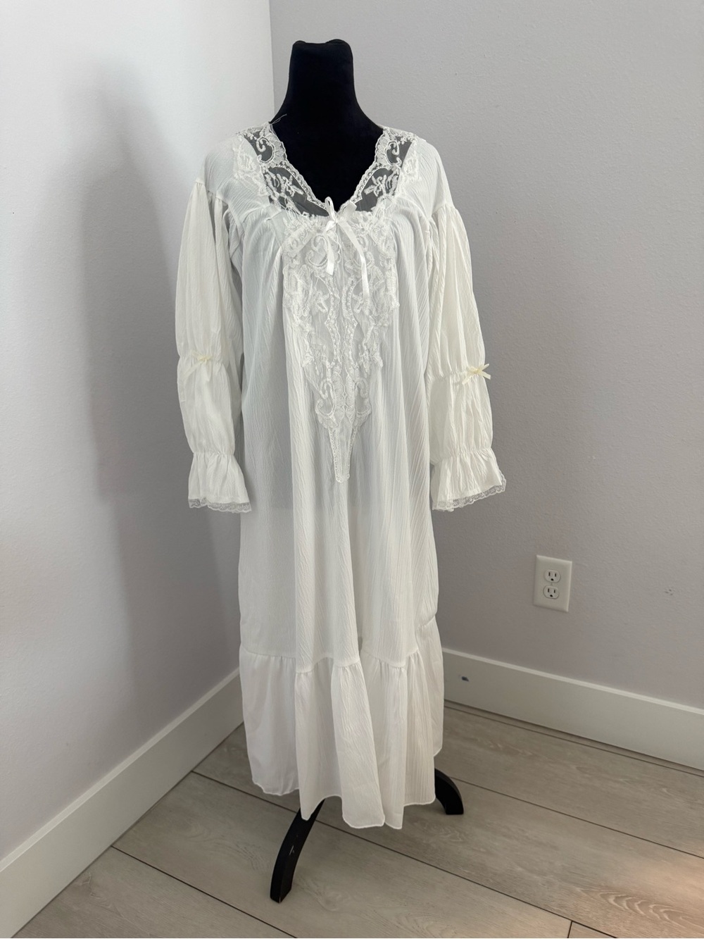 Vintage White Lace-Trim Cotton Nightgown#A33